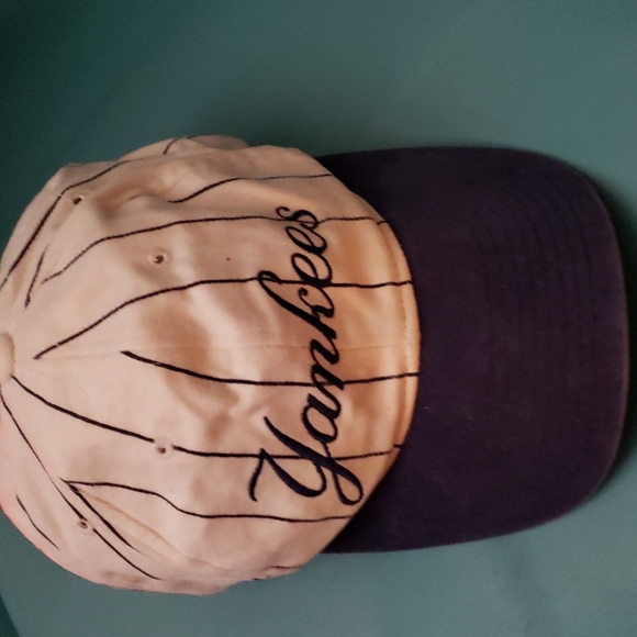 Yankees hat - Picture 1 of 4